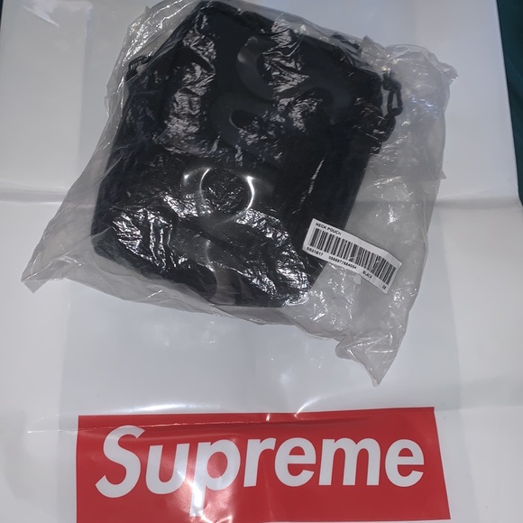 Supreme Pouch Bag - Picture 2 of 7